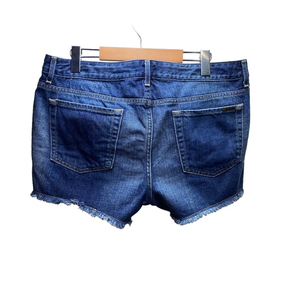 Michael Kors Mid Rise Shorts - Picture 2 of 5